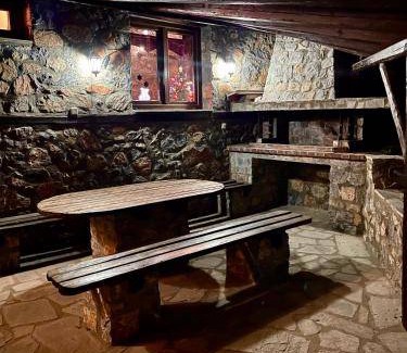 Aghios Athanasios Ski Chalet | 250 m² Chalet ∙ 4 bedrooms ∙ 10 guests