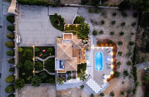 Tria Monastiria Villa | 250 m² Villa ∙ 6 bedrooms ∙ 16 guests
