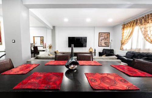 Evosmos Villa | 250 m² Villa ∙ 6 bedrooms ∙ 16 guests