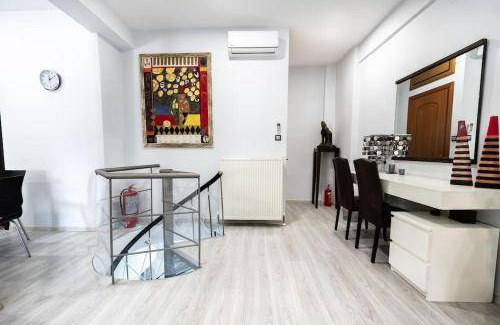 Evosmos Villa | 250 m² Villa ∙ 6 bedrooms ∙ 16 guests