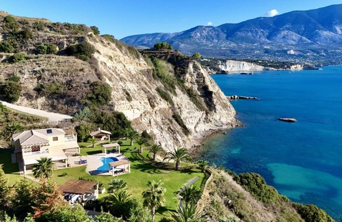Leivathos Villa | 255 m² Villa ∙ 4 bedrooms ∙ 9 guests