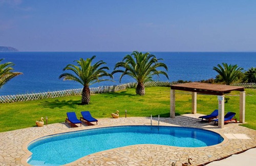 Leivathos Villa | 255 m² Villa ∙ 4 bedrooms ∙ 9 guests