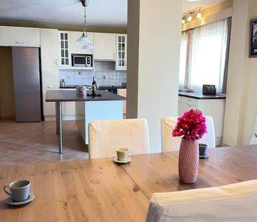 Loutsa Villa | 260 m² Villa ∙ 3 bedrooms ∙ 7 guests