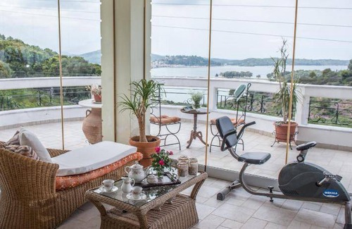 Monastiraki Villa | 280 m² Villa ∙ 5 bedrooms ∙ 10 guests