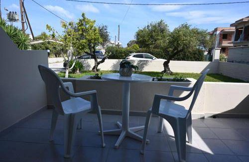 Petaloudes Apartment | 30 m² Serviced apartment ∙ 2 guests