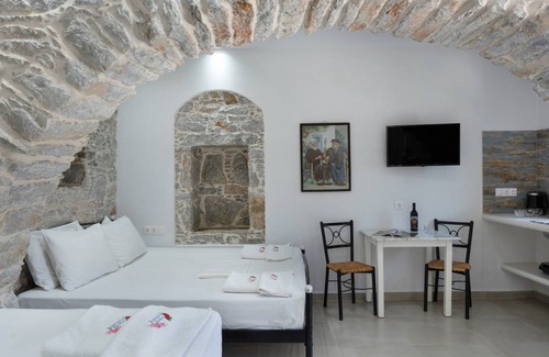 Amorgos Town Apartment | 30 m² Studio flat ∙ 1 bedroom ∙ 4 guests