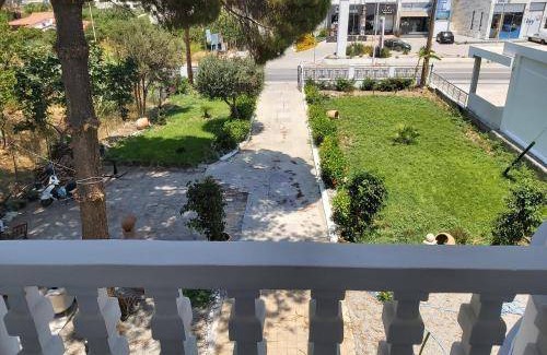 Petaloudes House | 300 m² House ∙ 5 bedrooms ∙ 12 guests