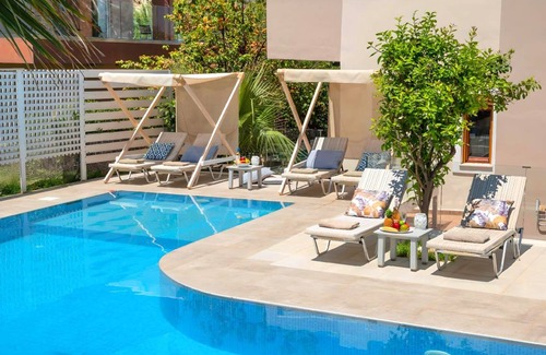 Kavros House | 300 m² House ∙ 11 bedrooms ∙ 30 guests