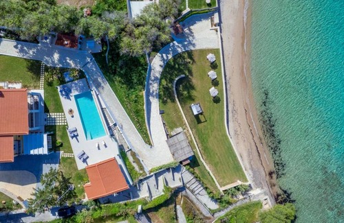 Neromilos Villa | 300 m² Villa ∙ 1 bedroom ∙ 11 guests
