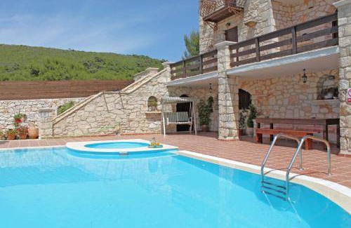 Koiliomenos Villa | 300 m² Villa ∙ 4 bedrooms ∙ 12 guests