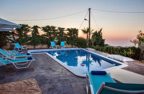 Roussospiti Villa | 300 m² Villa ∙ 5 bedrooms ∙ 13 guests