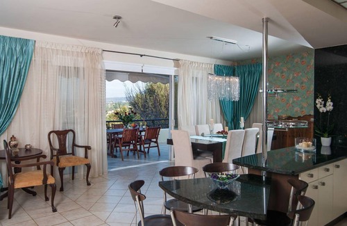 Asteri House | 350 m² House ∙ 6 bedrooms ∙ 13 guests