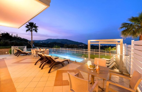 Georgioupolis House | 350 m² House ∙ 8 bedrooms ∙ 24 guests
