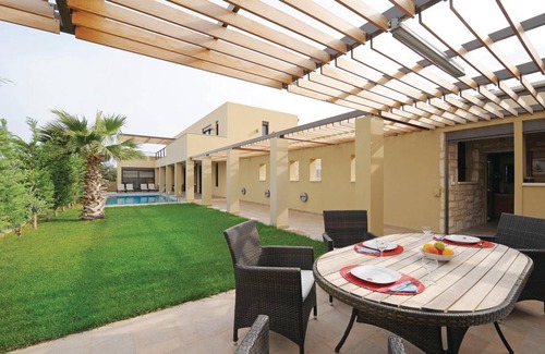 Skaleta House | 390 m² House ∙ 4 bedrooms ∙ 8 guests
