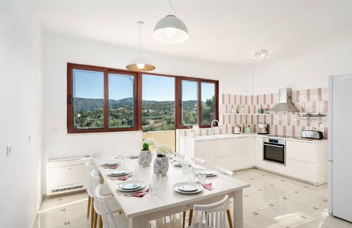 Xiro Chorio House | 400 m² House ∙ 8 bedrooms ∙ 18 guests