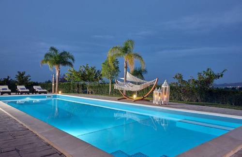 Romirion Villa | 400 m² Villa ∙ 4 bedrooms ∙ 12 guests
