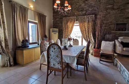 Salamis Villa | 416 m² Villa ∙ 6 bedrooms ∙ 17 guests