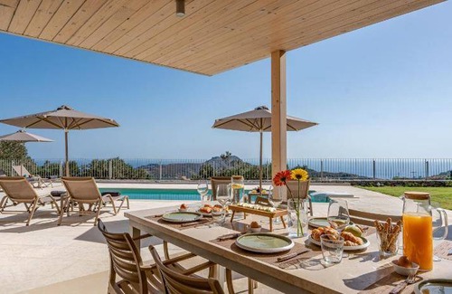 Mariou Villa | 450 m² Villa ∙ 3 bedrooms ∙ 7 guests