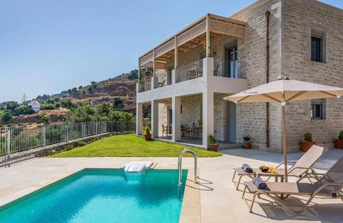 Mariou Villa | 450 m² Villa ∙ 3 bedrooms ∙ 7 guests