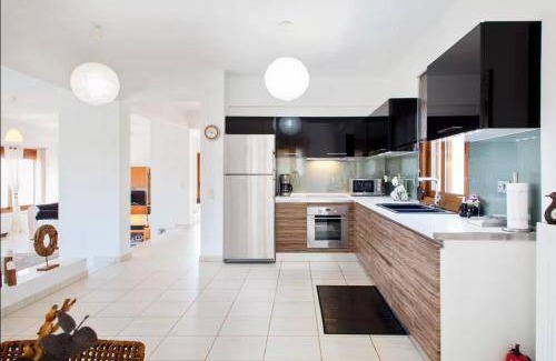 Old Hersonissos Villa | 450 m² Villa ∙ 3 bedrooms ∙ 8 guests