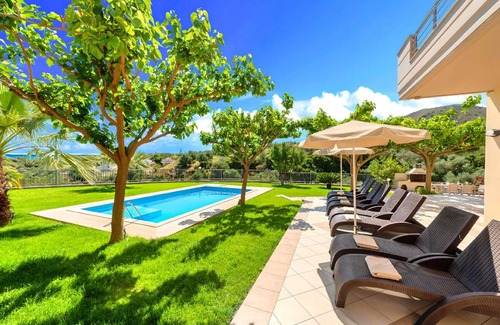 Georgioupolis House | 525 m² House ∙ 12 bedrooms ∙ 36 guests