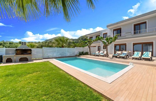 Georgioupolis House | 525 m² House ∙ 12 bedrooms ∙ 36 guests