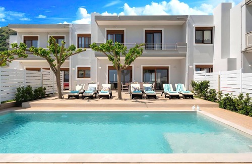 Georgioupolis House | 525 m² House ∙ 12 bedrooms ∙ 36 guests