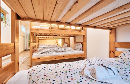 Kato Diminio Hostel | 6-Beds Dormitory - Hostel Elisson
