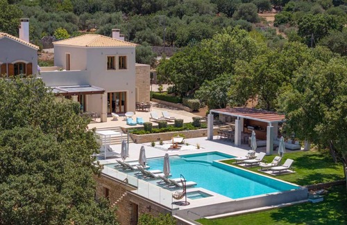 Atsipópoulon Villa | 600 m² Villa ∙ 7 bedrooms ∙ 16 guests