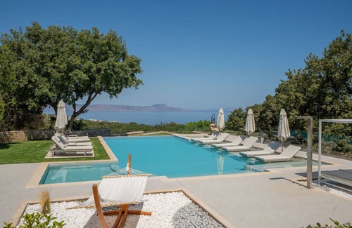 Atsipópoulon Villa | 600 m² Villa ∙ 7 bedrooms ∙ 16 guests