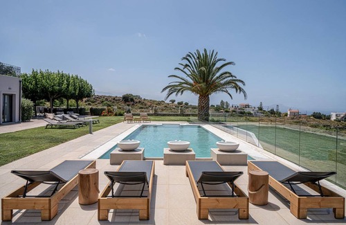 Tria Monastiria Villa | 600 m² Villa ∙ 9 bedrooms ∙ 22 guests
