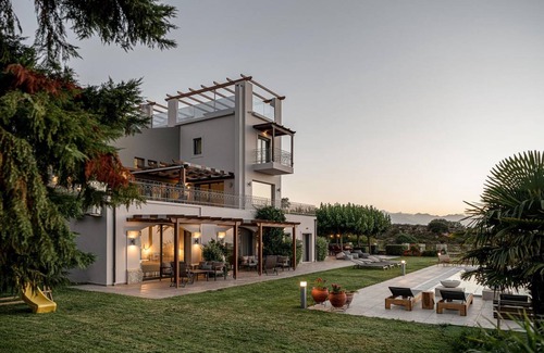 Tria Monastiria Villa | 600 m² Villa ∙ 9 bedrooms ∙ 22 guests