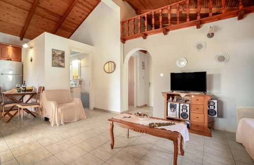 Kryoneri House | 65 m² Finca ∙ 2 bedrooms ∙ 5 guests