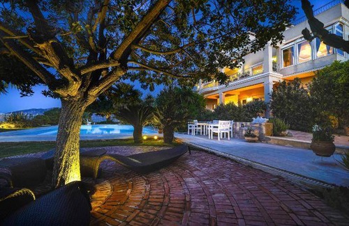 Dhafnes Villa | 650 m² Villa ∙ 7 bedrooms ∙ 12 guests