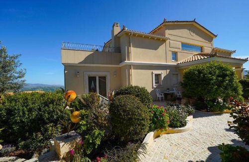 Dhafnes Villa | 650 m² Villa ∙ 7 bedrooms ∙ 12 guests