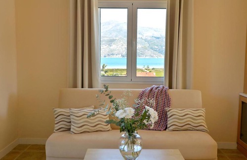 Agios Dimitrios Apartment | 70 m² Apartment ∙ 3 bedrooms ∙ 5 guests