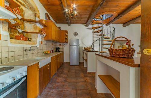Embrosneros House | 82 m² House ∙ 1 bedroom ∙ 5 guests