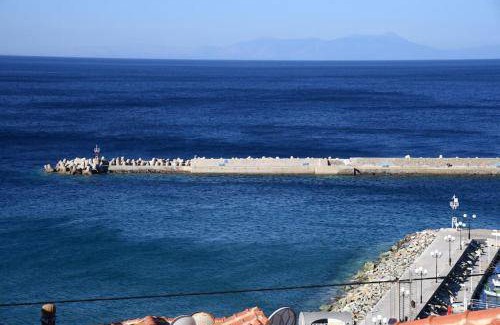 Plomari House | 85 m² House ∙ 3 bedrooms ∙ 5 guests