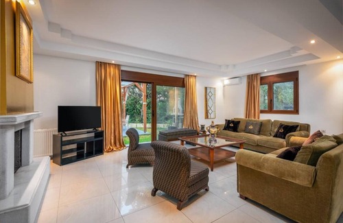 Ialyssos Villa | 900 m² Villa ∙ 9 bedrooms ∙ 20 guests