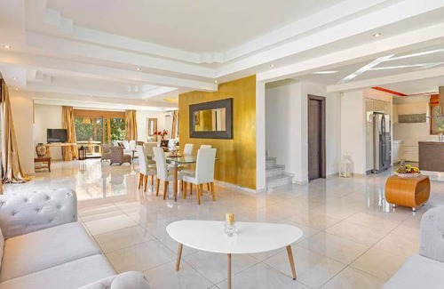 Ialyssos Villa | 900 m² Villa ∙ 9 bedrooms ∙ 20 guests