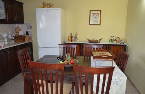 Parelia Cottage | A house in the country