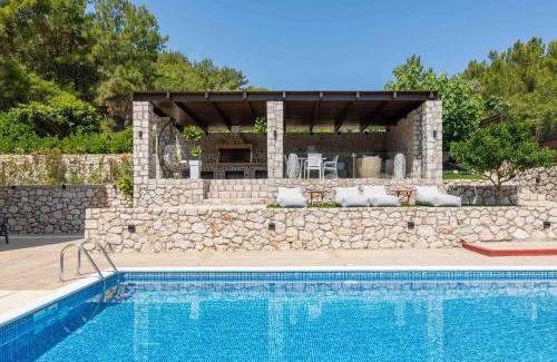 Ixia Villa | Adonis Villa in nature