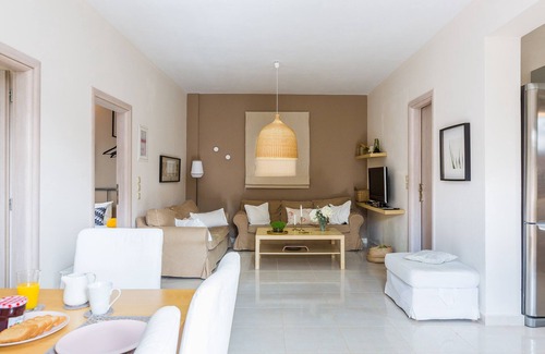 Prinos Villa | Aestas Residence, Refined Summer Retreat with Pool, Spa Whirlpool & Ping Pong
