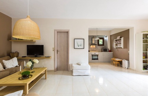 Prinos Villa | Aestas Residence, Refined Summer Retreat with Pool, Spa Whirlpool & Ping Pong
