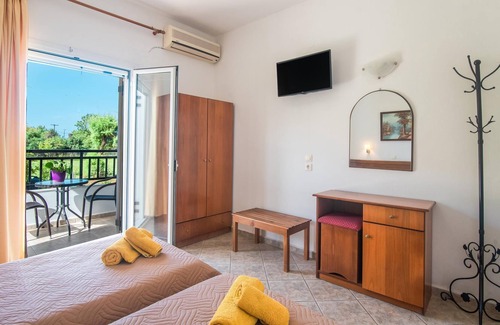 Ag. Georgios Apartment | Aleka Apartment 2 with Sea View, Terrace, Balcony & Wi-Fi