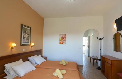 Ag. Georgios Apartment | Aleka Apartment 4 with Sea View, Terrace, Balcony & Wi-Fi