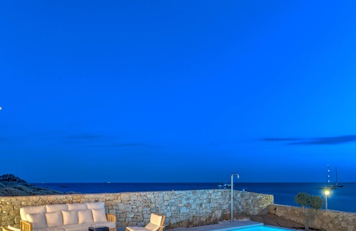 Platis Gialos Villa | Amazing Contemporary villa located on the beach & Walking distance to Scorpios