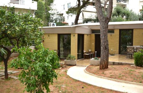 Vouliagmeni House | Amazing Garden House