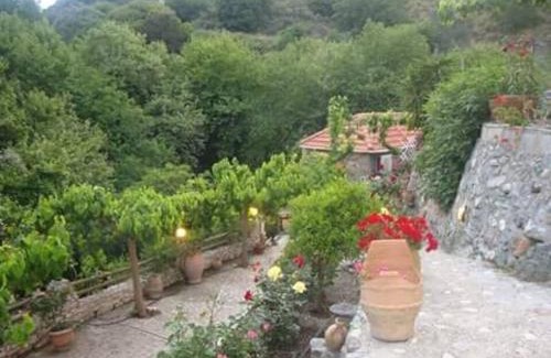 Mixorrouma House | Angela's River Paradise Cottages
