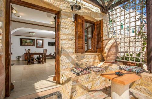 Halki House | Anna's House Traditional